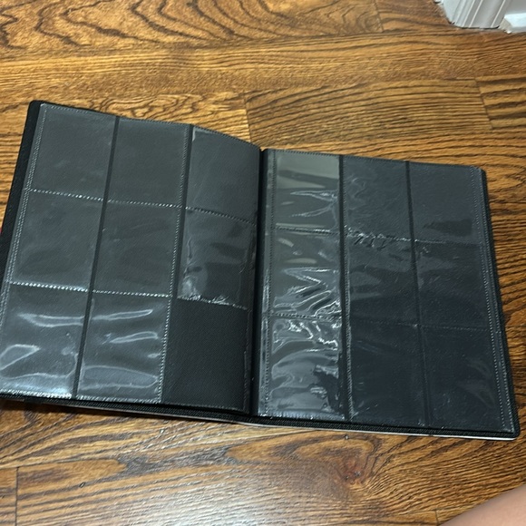 Pokémon trading card binder. - Picture 4 of 4